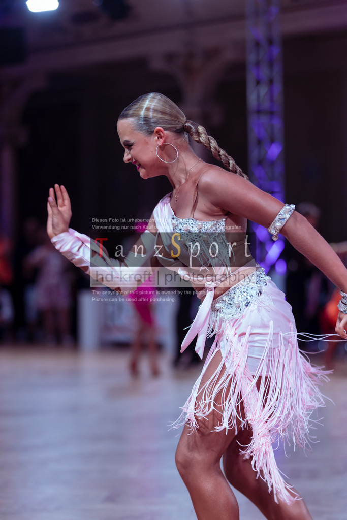 20250705_WDSF_Open_JunII_Lat-dC25-5679 | Tanzsportbilder, Standardtanz, Lateintanz, WDSF, DTV, LTVB, dancecomp, goc, hessen tanzt, blaues band der spree, walzer, tango, wiener walzer, slowfox, quickstepp, samba, rumba, cha-cha-cha, paso doble. jive, hd-kroft photography, turniertanzsport