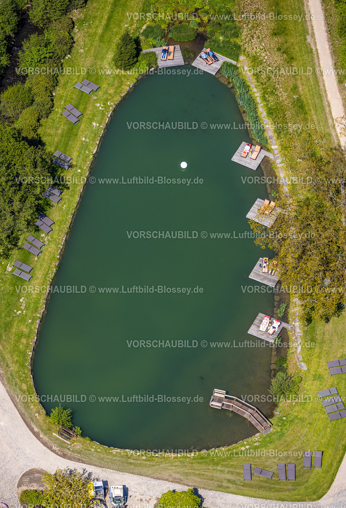 Schmallenberg230506487 | Luftbild, See mit Steg und Sonnenliegen mit Sonnenanbeter, am Romantikhotel und  Wellnesshotel Deimann, Winkhausen, Schmallenberg, Sauerland, Nordrhein-Westfalen, Deutschland