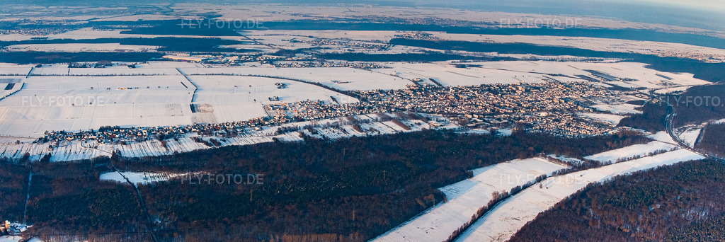 Luftbild: Stadtansicht bei Schnee im Winter aus Südwesten in Kandel im Bundesland Rheinland-Pfalz in Deutschland. Foto: IMG_36716-Bearbeitet.jpg vom 05.01.2011 durch Werner Riehm/FLY-FOTO.deAuflösung des Originals: 7935 x 2650 px