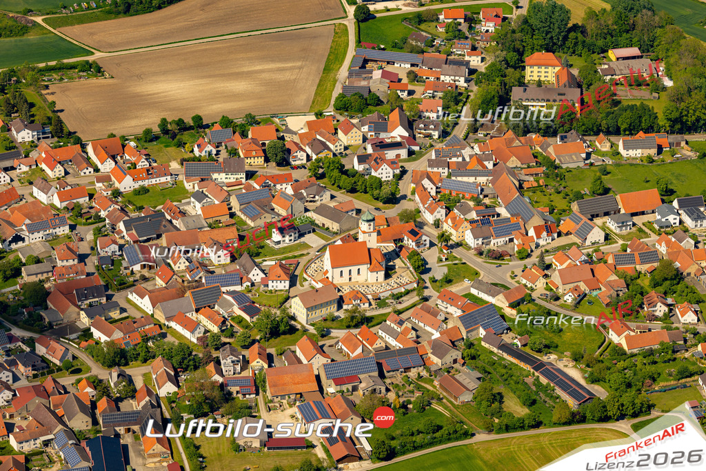 Das Luftbild zeigt :  Fünfstetten - Die Luftaufnahme wurde 2024 vom UL-Flugzeug aus erstellt ( keine Drohne ) - Hochauflösende Luftaufnahme - Für grossformatige Ausdrucke geeignet. Die Geschenkidee !Mit Lizenz und Bildrechte bestellbar