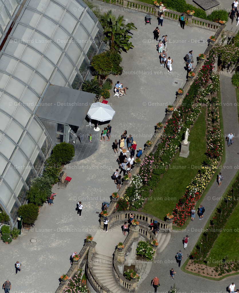 4032029 | INSEL MAINAU 12.06.2020 Eingang zum Palmenhaus auf der Insel Mainau am Bodensee im Bundesland Baden-Württemberg, Deutschland. Weiterführende Informationen bei: Mainau GmbH. // Entrance to the palm house on the island of Mainau on Lake Constance in the state Baden-Wuerttemberg, Germany. Further information at: Mainau GmbH. Foto: Gerhard Launer