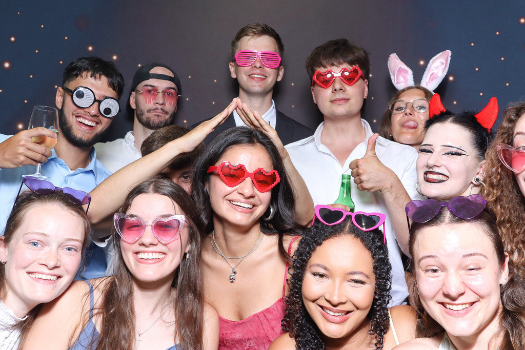 ZD260628112736-92 | Fotoshop von zweidimensional Fotografie. Ihr Fotograf im Aargau. Abzüge von Ihrem Fotobox Event bestellen.Abzüge von Ihrem Hochzeit bestellen.Abzüge von Ihrem Schulfotograf bestellen.