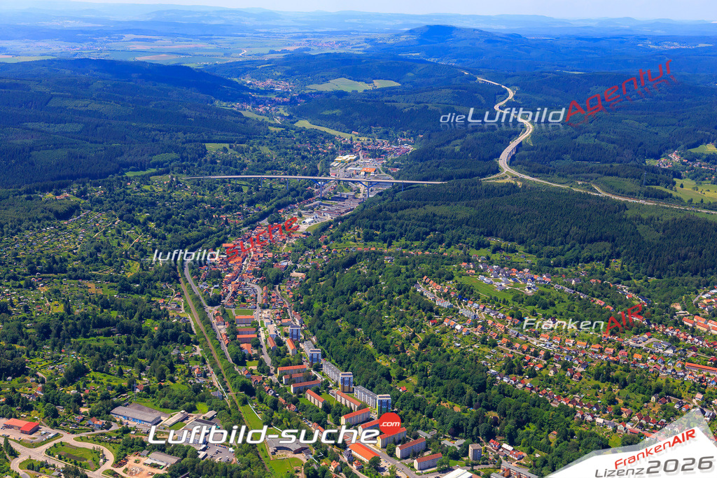 Die Luftaufnahme der Stadt Suhl wurde vom UL-Flugzeug heraus erstellt ( keine Drohne )- hohe Auflösung für beste Qualität