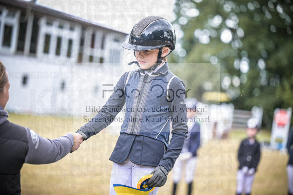 DOS_0011 | Entdecke hochwertige Reitturnierfotos von Foto Oger. Professionell, emotional und authentisch – jetzt Lieblingsmomente im Shop bestellen.Deutschlandweite Turnierfotografie. - Realisiert mit Pictrs.com