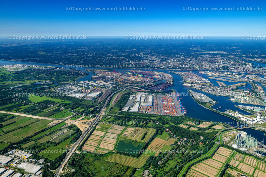 Hamburg_Hafen_Hoch_ELS_4596040923 | HAMBURG 04.09.2023 Containerterminal HHLA Container Terminal Altenwerder (CTA) am Ufer der Elbe im Stadtteil Altenwerder in Hamburg. Weiterführende Informationen bei: HPA Hamburg Port Authority,  Hafen Hamburg Marketing e.V. (HHM),  Hamburger Hafen und Logistik Aktiengesellschaft. // Container Terminal HHLA Container Terminal Altenwerder (CTA) on the Elbe riverbank in the Altenwerder part of Hamburg in Germany. Further information at: HPA Hamburg Port Authority,  Hafen Hamburg Marketing e.V. (HHM),  Hamburger Hafen und Logistik Aktiengesellschaft. Foto: Martin Elsen