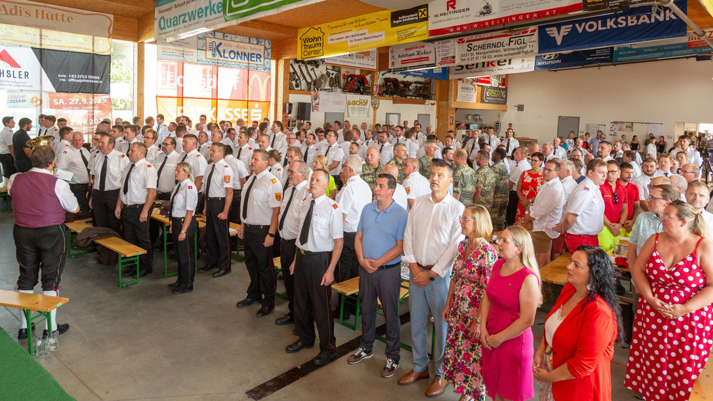 Festakt_054 | Fotodoku des Festaktes im FF-Haus Loosdorf anlässlich der Auszeichnung der Helfer und Hilfsorganisationen  der Hochwasserkatastrophe September 2024