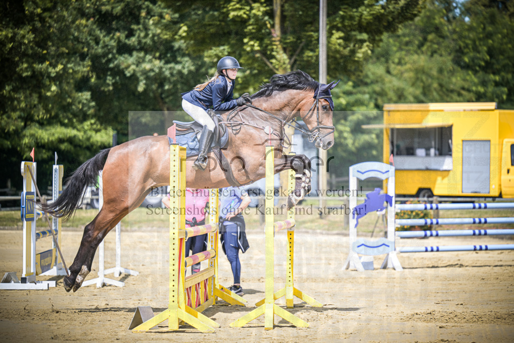 DOS_7835 | Entdecke hochwertige Reitturnierfotos von Foto Oger. Professionell, emotional und authentisch – jetzt Lieblingsmomente im Shop bestellen.Deutschlandweite Turnierfotografie. - Realisiert mit Pictrs.com