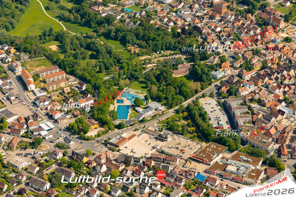 Das Luftbild zeigt :  Roth - Die Luftaufnahme wurde 2024 vom UL-Flugzeug aus erstellt ( keine Drohne ) - Hochauflösende Luftaufnahme - Für grossformatige Ausdrucke geeignet. Die Geschenkidee !Mit Lizenz und Bildrechte bestellbar