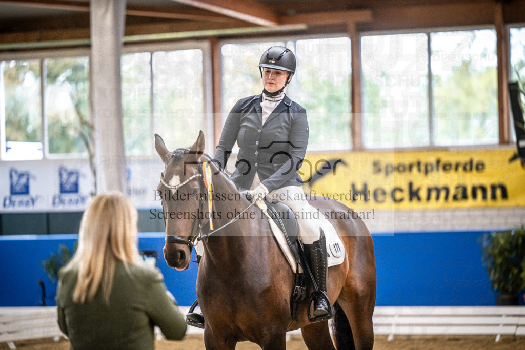 DOS_0033 | Entdecke hochwertige Reitturnierfotos von Foto Oger. Professionell, emotional und authentisch – jetzt Lieblingsmomente im Shop bestellen.Deutschlandweite Turnierfotografie. - Realisiert mit Pictrs.com