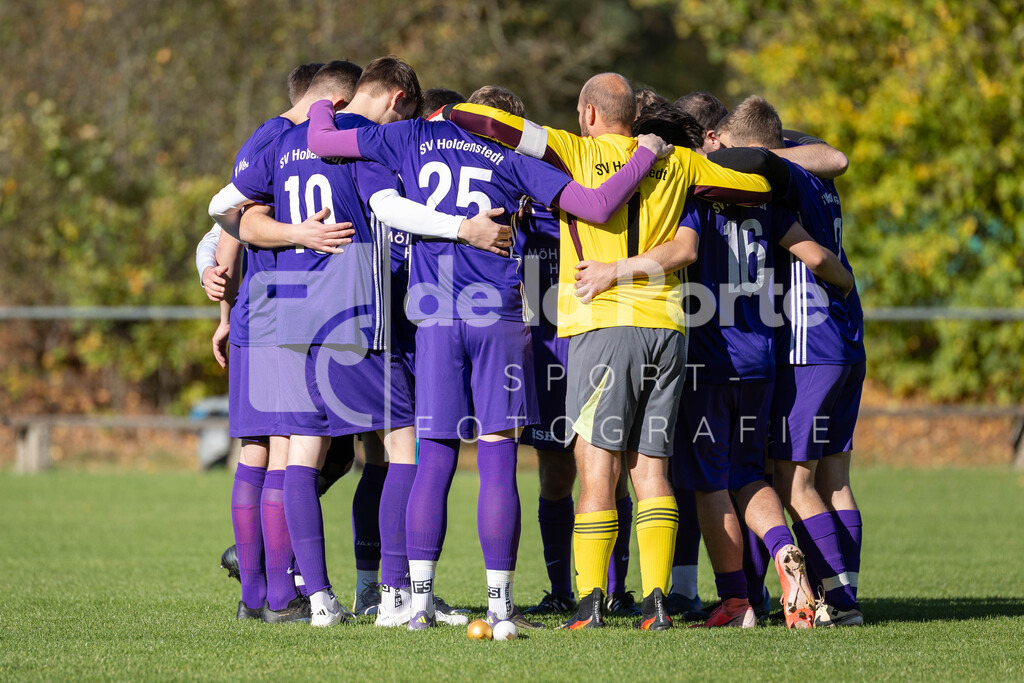 SV Holdenstedt II - Teamkreis vs Sperber Veerßen 191025 dlP | immodelaporte-sportfotos - Realisiert mit Pictrs.com