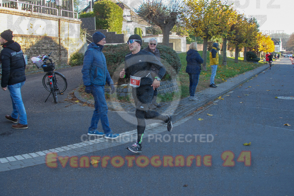 241201_1217_EV4_2064 | Sportfotografie im Rhein-Sieg Kreis, Köln, Bonn, NRW, Rheinland Pfalz, Hessen, etc. Unser Tätigkeitsfeld umfasst den Laufsport vom Volkslauf über den Marathon, Duathlon, Triathon bis zum Ultralauf wie Kölnpfad Ultra oder Schindertrail.