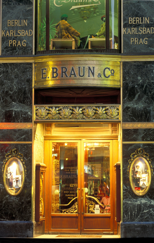 Braun & Co | Wien, Austria - September 04, 2006: Braun &amp; Co. - Realisiert mit Pictrs.com