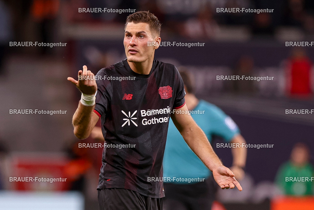 Bayer 04 Leverkusen vs Eintracht Frankfurt - Bundesliga  | Leverkusen, Deutschland, 12.09.25:   Patrick Schick (Bayer 04 Leverkusen) gestikuliert, Gestik waehrend des Spiels der Bundesliga zwischen  Bayer 04 Leverkusen vs Eintracht Frankfurt in der BayArena(Foto von Brauer-Fotoagentur / Adrian Schlueter)