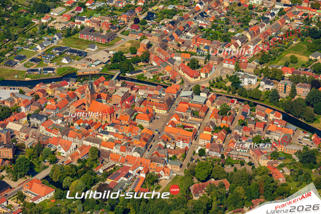 Luftbild der Stadt Grabow - Die Luftaufnahme wurde 2025 vom UL-Flugzeug heraus erstellt ( keine Drohne ) - Hochauflösende Luftaufnahme - für professionelle Ausdrucke geeignet. Die Geschenkidee !Hier alle&nbsp;Infos zur Lizenzierung der LuftaufnahmeWir fliegen auch dieses Jahr wieder in Ihre Region um Luftbilder zu erstellen.- Luftbild anfragen