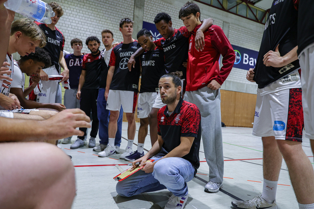 Regio BAYER GIANTS vs NEW Elephants Grevenbroich-8 | Fotos von Basketballspielen aus dem Raum NRW fotografiert von Gero Mueller-Laschet und Daniel Schaefer - Realisiert mit Pictrs.com