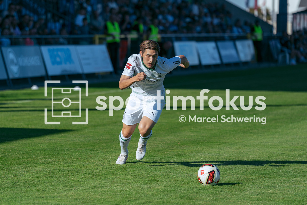 SSVg Velbert 02 – Borussia Mönchengladbach | Daiki Hashioka (Borussia Mönchengladbach) am Ball. Testspiel zwischen der SSVg Velbert 02 und Borussia Mönchengladbach in Velbert, 12.08.2026. Endstand: 0:8. sportimfokus / Marcel Schwering - Realisiert mit Pictrs.com