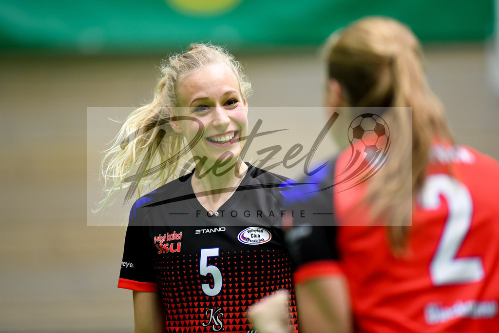 VCOBWA20211106_165 | Volleyball, Frauen:   bei dem Spiel der 3. Liga West zwischen VC Osnabrueck und SV BW Aasee in der Schlosswallhalle am 06.11.2021 in Osnabrueck, Deutschland. - Realisiert mit Pictrs.com