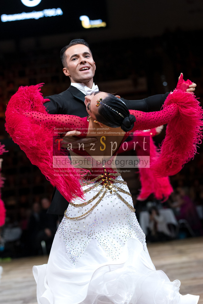 20241109_DM-Formationen_6717 | Tanzsportbilder, Standardtanz, Lateintanz, WDSF, DTV, LTVB, dancecomp, goc, hessen tanzt, blaues band der spree, walzer, tango, wiener walzer, slowfox, quickstepp, samba, rumba, cha-cha-cha, paso doble. jive, hd-kroft photography, turniertanzsport