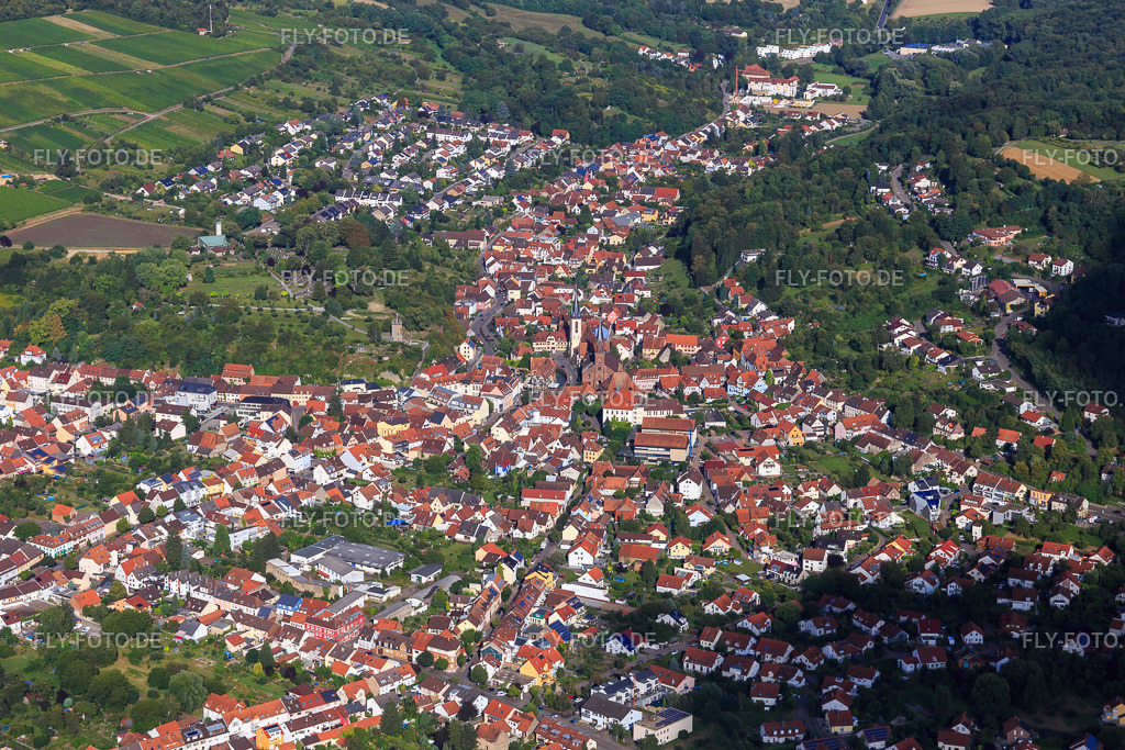 Stadtübersicht aus Westen am Walzbach | Luftbild: Stadtübersicht aus Westen am Walzbach in Weingarten im Bundesland Baden-Württemberg in Deutschland. Foto: IMG_093390.jpg vom 22.08.2016 durch Werner Riehm/FLY-FOTO.de - Realisiert mit Pictrs.com