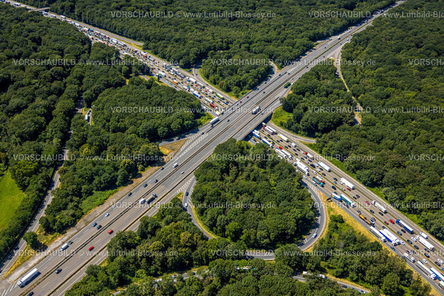 Oberhausen230705769 | Luftbild, Autobahnkreuz Oberhausen, Autobahn A2 und Autobahn A3, Verkehrsstau, Sterkrader Wald, Alsfeld, Oberhausen, Ruhrgebiet, Nordrhein-Westfalen, Deutschland
