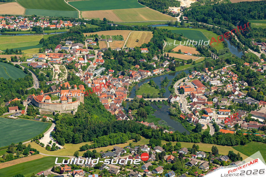Das Luftbild der Stadt Harburg wurde 2022 vom Flugzeug heraus erstellt (keine Drohnen-Aufnahmen) Aufnahmehöhe ca.450 Meter- hohe Bildauflösung und Druck-Qualität. Garantiert!