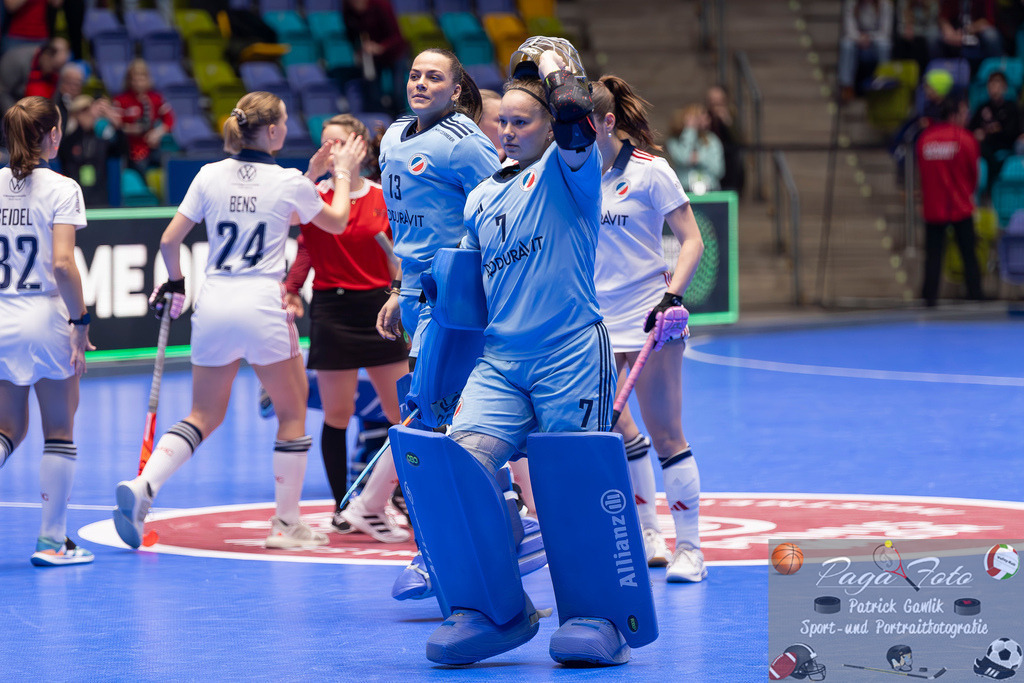 Volvo E.R.B. Final 4 Halbfinale Frauen: Mannheimer HC - Düsseldorfer HC, 25.01.2025 | Leonie Weissenberger / Weißenberger (Mannheimer HC #7) &amp; Chiara Vischer (Mannheimer HC #13), Mannheimer HC - Düsseldorfer HC, Frankfurt, Süwag Arena, 25.1.2025 - Realisiert mit Pictrs.com