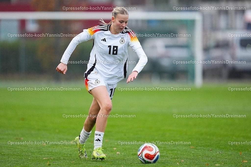xYDRx26112501022 | 26.11.2025, xydrx, Fußball, Länderspiel, EM-Qualifikation U19-Frauen, Belgien - Deutschland, Sportschule Wedau: Mia-Lena Maas (GER #18)