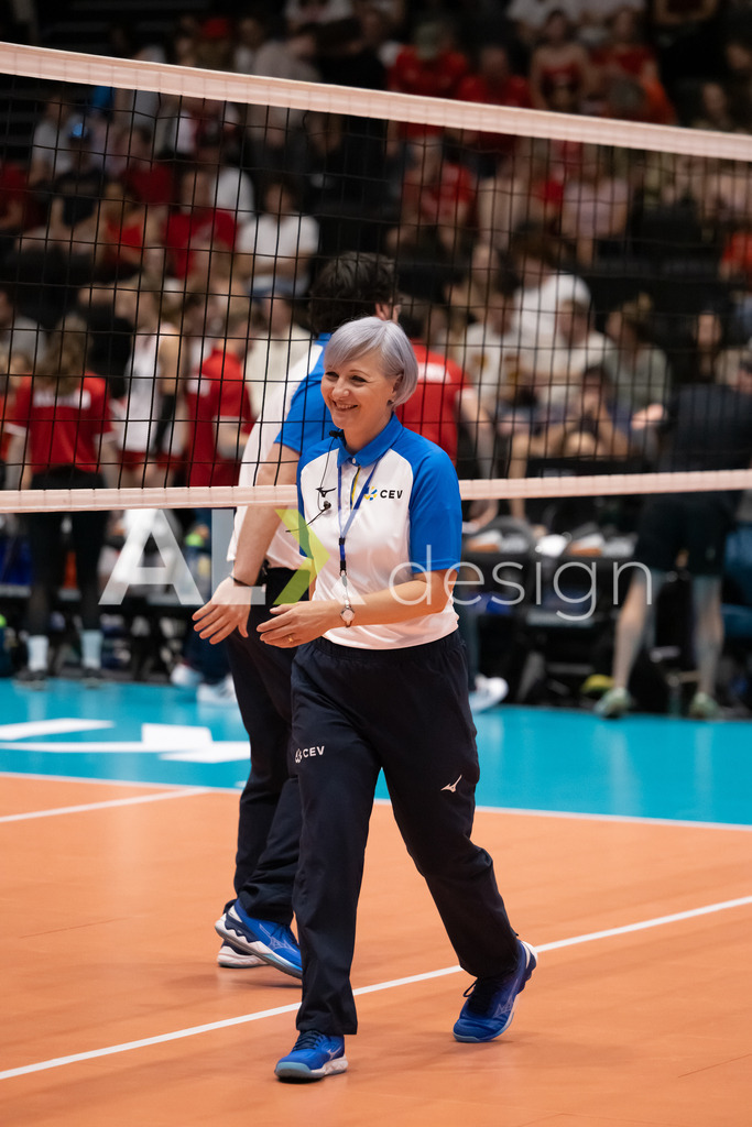 Austria v Switzerland - CEV European League Women | KRIENS, SWITZERLAND - JUNE 14: VERONICA MIOARA PAPADOPOL referee during the CEV European League match between Austria and Switzerland at Pilatus Arena on June 14, 2026 in Kriens, Switzerland. - Realisiert mit Pictrs.com