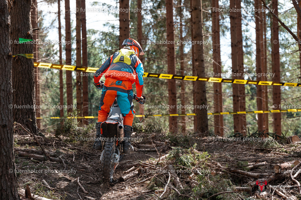 fuernholzer_250501-C2-486 | Fotografische Impressionen von der Red Stag Enduro Extreme by fuernholzer-photography.com. Endurosport in Österreich fotografisch festgehalten von fuernholzer. Auftragsfotografie für Private, Gewerbefotos und Industriefotografie. Eventfotografie, Sportfotografie und Motorsportfotografie. Anbieter von Fotoworkshops, Fototraining, fotografischen Vorträgen und Fotoseminaren.