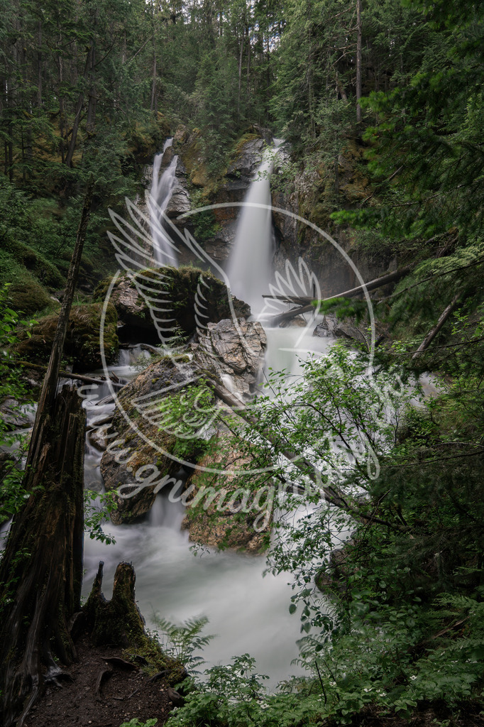 hidden falls - canada | Authentische Landschafts- & Wildtierfotografie aus der Schweiz. Hochwertige Wandbilder, Fine-Art-Prints und Wunschmotive nach Auftrag – sorgfältig entwickelt im Grumagraphy-Style