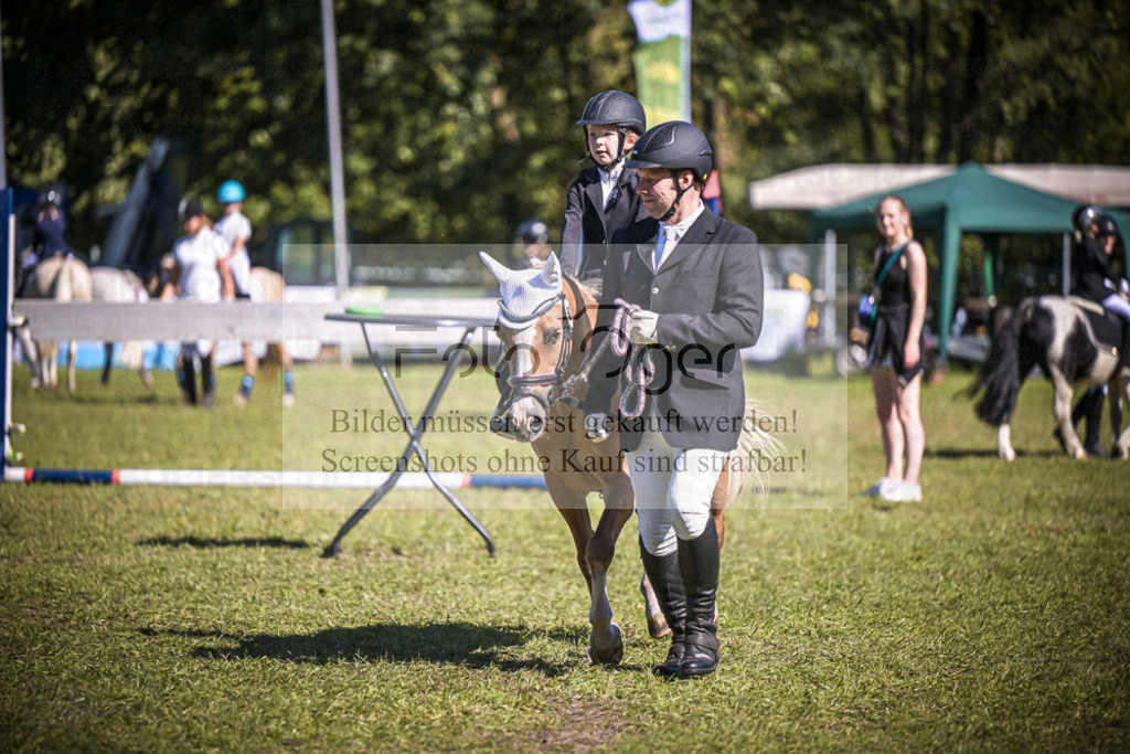 DOS_0392 | Entdecke hochwertige Reitturnierfotos von Foto Oger. Professionell, emotional und authentisch – jetzt Lieblingsmomente im Shop bestellen.Deutschlandweite Turnierfotografie. - Realisiert mit Pictrs.com