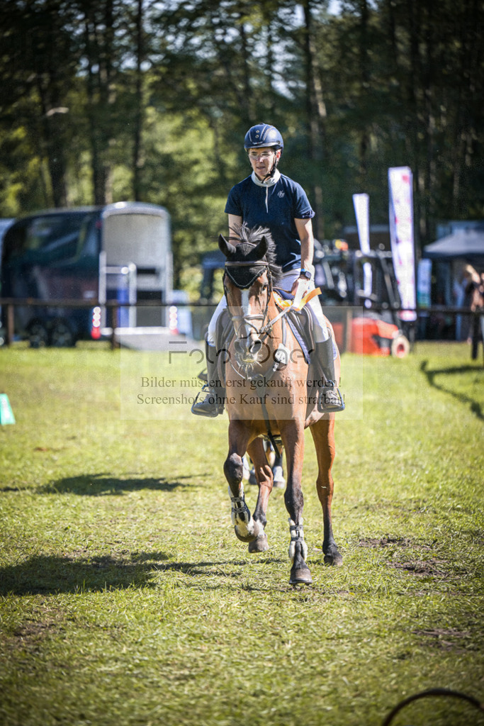 DOS_0128 | Entdecke hochwertige Reitturnierfotos von Foto Oger. Professionell, emotional und authentisch – jetzt Lieblingsmomente im Shop bestellen.Deutschlandweite Turnierfotografie. - Realisiert mit Pictrs.com