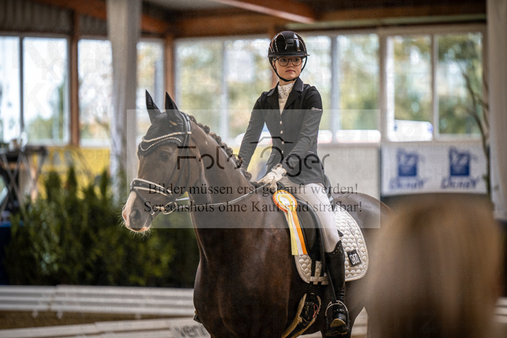 DOS_0042 | Entdecke hochwertige Reitturnierfotos von Foto Oger. Professionell, emotional und authentisch – jetzt Lieblingsmomente im Shop bestellen.Deutschlandweite Turnierfotografie. - Realisiert mit Pictrs.com