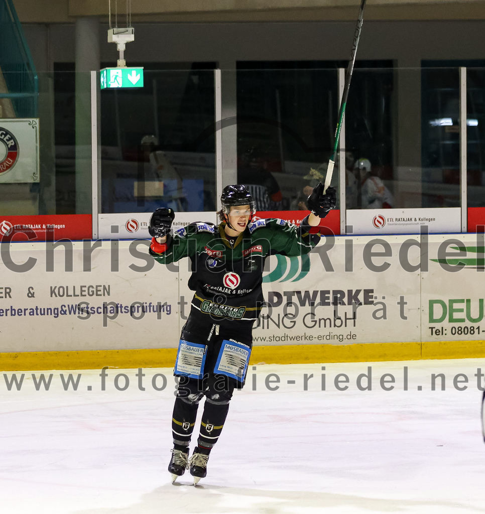 2022-11-04_059_Eishockey_TSV_Erding_gegen_TSV_Peissenberg | Erding, Deutschland, 04.11.2022:
Eishockey, Bayernliga 2022 / 2023, 10. Spieltag, TSV Erding gegen TSV Peißenberg, Endergebnis: 4:3

Ryan Murphy (Erding Gladiators, #51)

Foto: Christian Riedel / fotografie-riedel.net