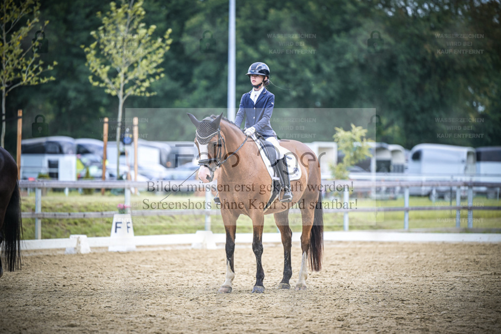 DOS_5178 | Entdecke hochwertige Reitturnierfotos von Foto Oger. Professionell, emotional und authentisch – jetzt Lieblingsmomente im Shop bestellen. - Realisiert mit Pictrs.com