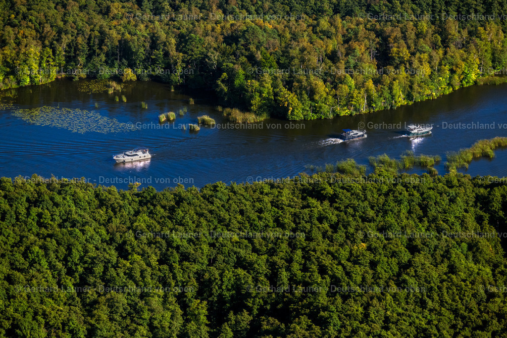 4062343 | FLEETH 08.09.2021 Waldgebiete am Ufer des See Mössensee in Fleeth im Bundesland Mecklenburg-Vorpommern. // Forests on the shores of Lake Moessensee in Fleeth in the state Mecklenburg - Western Pomerania. Foto: Gerhard Launer