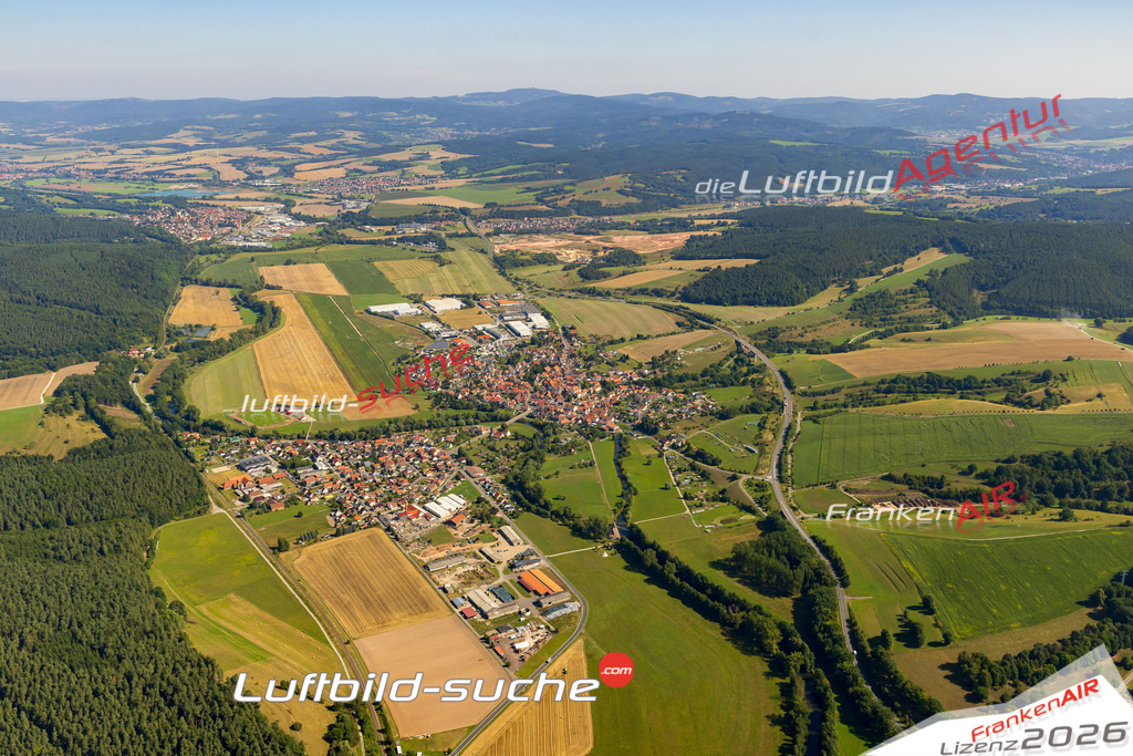 Neue Luftbildaufnahme der Stadt Schwallungen - Das Luftbild wurde 2025 vom UL-Flugzeug heraus erstellt ( keine Drohnenaufnahme ) - Hochauflösende Luftaufnahme - für Wandbilder und großformatige Ausdrucke geeignet. Das besondere Geschenk!Hier alle&nbsp;Infos zur Lizenzierung der LuftaufnahmeWir fliegen auch dieses Jahr wieder in Ihre Region um Luftbilder zu erstellen.- Luftbild anfragen