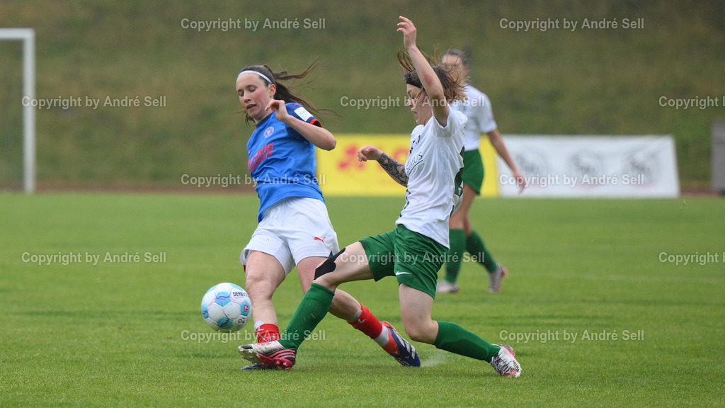 Eichholzer SV vs Holstein Kiel | Josephine Kalla (Eichholz #28) / Paula Harder (Holstein #11) / Fußball-Landespokal Finale Schleswig-Holstein Frauen 2024/2025 / Eichholzer SV vs Holstein Kiel / Eiderstadion / Büdelsdorf / 25.05.25 - Realisiert mit Pictrs.com