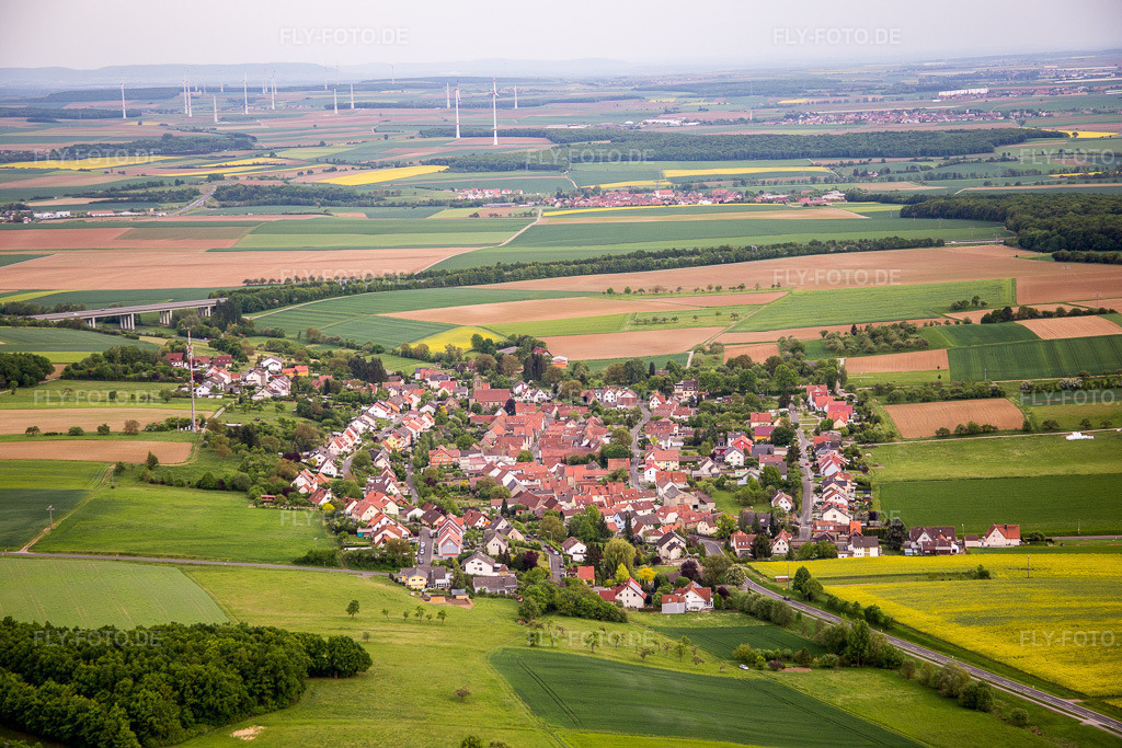 Luftbild: Ortsansicht im Ortsteil Vasbühl in Werneck im Bundesland Bayern in Deutschland. Foto: IMG_078790.jpg vom 14.05.2015 durch Werner Riehm/FLY-FOTO.de