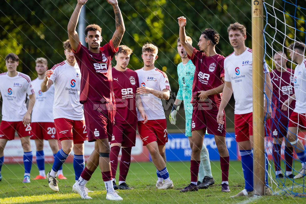 20250928_Picselweb-Fotografie_1R3_2112 | Spielszenen aus dem Spiel VfL Güldenstern Stade - Rotenburger SV. Ergebnis 0:3 - Realisiert mit Pictrs.com