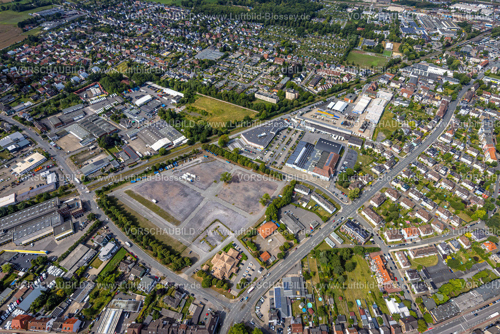 Hamm250700996Mitte | Luftbild, Ökonomierat-Peitzmeier-Platz und Wohngebiet, Zentralhallen Hamm Veranstaltungsstätte und Kaufland Supermarkt mit Solardach Solarpaneelen, Mitte, Hamm, Ruhrgebiet, Nordrhein-Westfalen, Deutschland