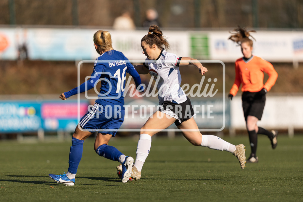 Fußball I Frauen I Saison 2025-2026 I Testspiel I BW Hollage - DSC Arminia Bielefeld I 15.02.2026-071 | Anna Klumpe (16, BW Hollage) Sophia Thiemann (9, DSC Arminia Bielefeld) - Realisiert mit Pictrs.com