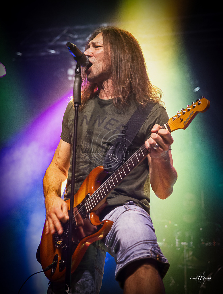 Justice Geiselwind 31.10.2025 | Frank Herberich Fotografie, Frank Herberich, Fotografie, Hochzeit, Portrait, St. Peter Ording, Ording, Westerhever, Nordsee, Frank Fotografie, Hardheim,  Odenwald,Walldürn, Band,Eventfotografie - Realisiert mit Pictrs.com