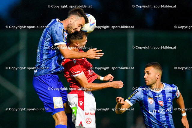 AUT, 2.Liga, FC Blau Weiss Linz vs GAK 1902 | 12.08.2022, Hofmann Arena Linz, AUT, 2.Liga, FC Blau Weiss Linz vs GAK 1902, im Bild Fabio Strauss (Blau Weiss Linz) vs Daniel Kalajdzic (GAK)



// Admiral 2. Liga Match between FC Blau Weiss Linz and GAK 1902 in Linz, Austria on 2022/08/12
