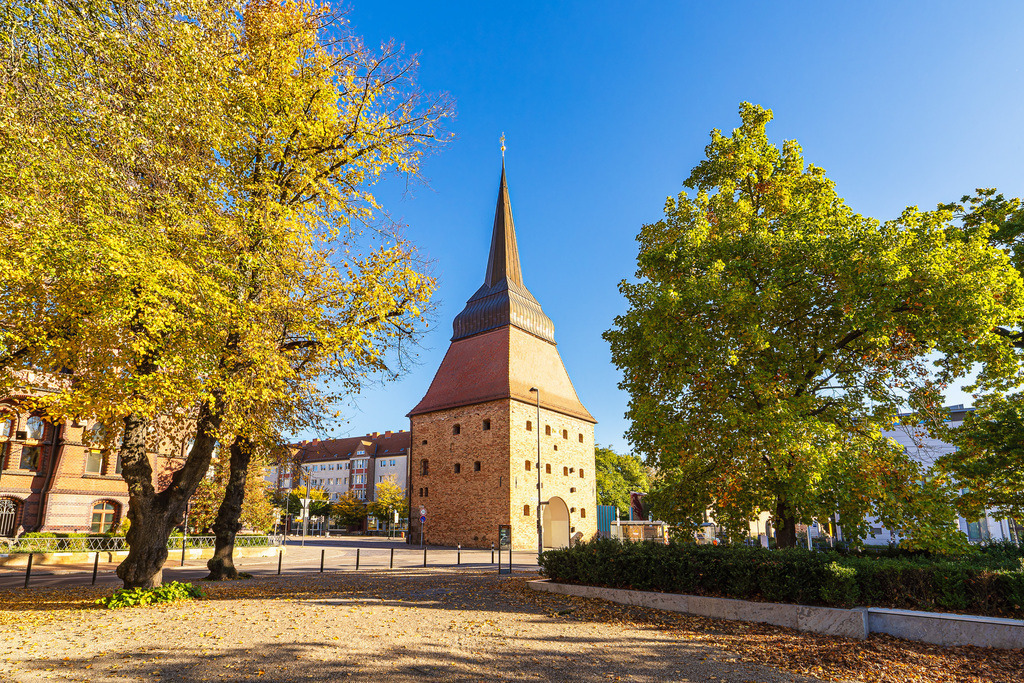 Blick auf das Steintor in der Hansestadt Rostock im Herbst | Blick auf das Steintor in der Hansestadt Rostock im Herbst.