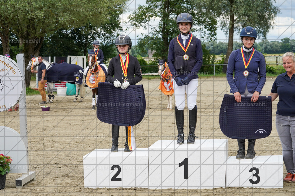 20240630-FAH02577 | Turnierbilder Schwabmünchen, Dressurbilder, Springreitturnier, Reitsportbilder, Turnierfotografen Bayern, Turnierfotograf