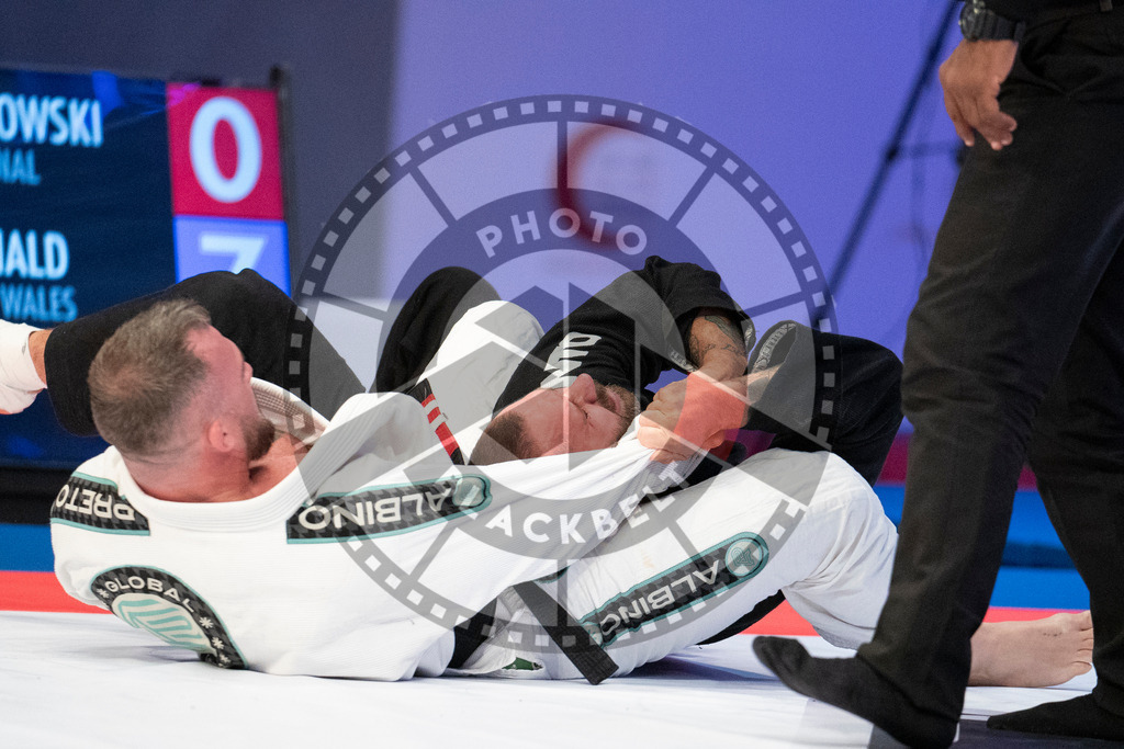 20231107PBB5061 | Fighters compete during the AJP World Master Championship in the Mubadala Arena in Abu Dhabi, Arab United Emirates, on November 7, 2023.