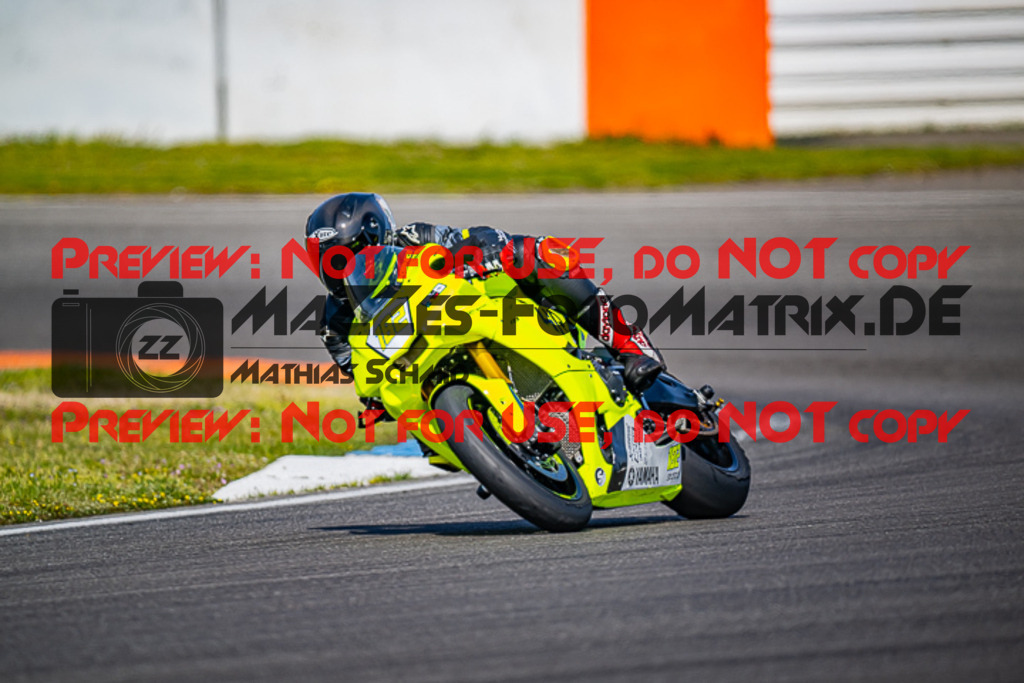 MaZZes_FotoMatrix_230410_6192 | WEISS