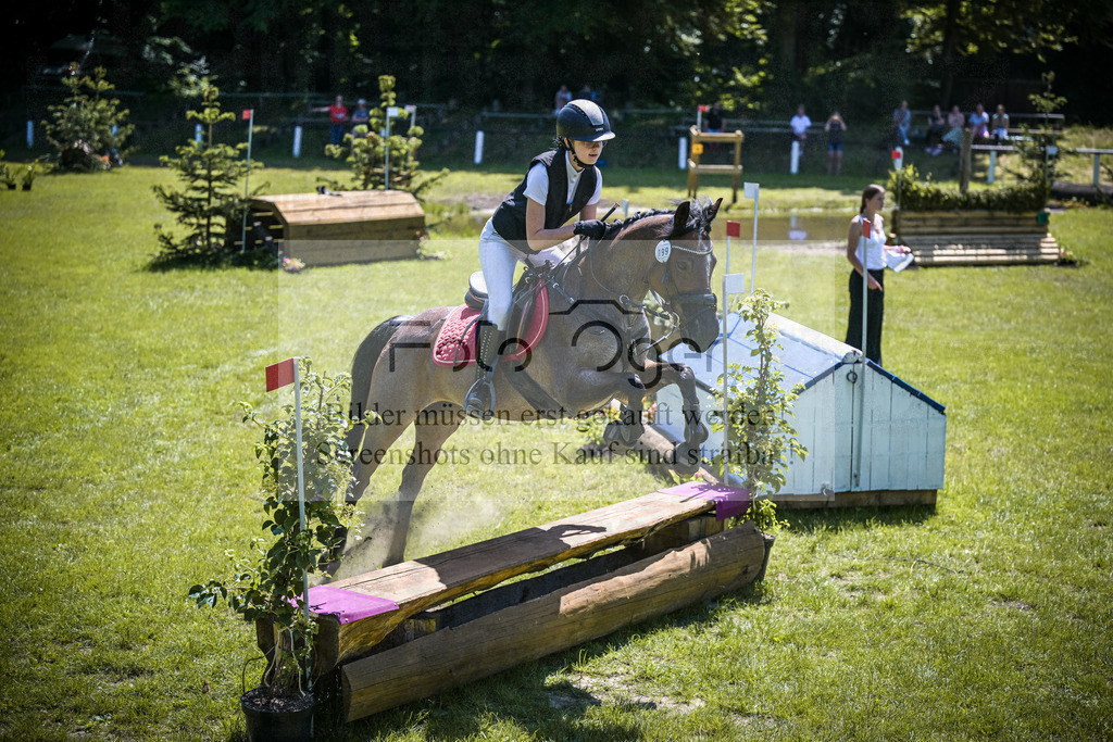 DOS_5003 | Entdecke hochwertige Reitturnierfotos von Foto Oger. Professionell, emotional und authentisch – jetzt Lieblingsmomente im Shop bestellen. - Realisiert mit Pictrs.com