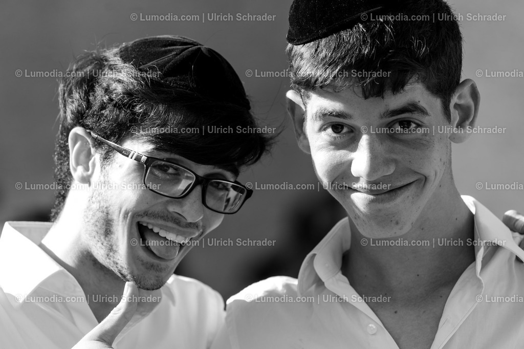 201608_Israel-115 | Jerusalem, Klagemauer. Auch an einem Trauertag trifft man auf optimistische Jugend! - Realisiert mit Pictrs.com